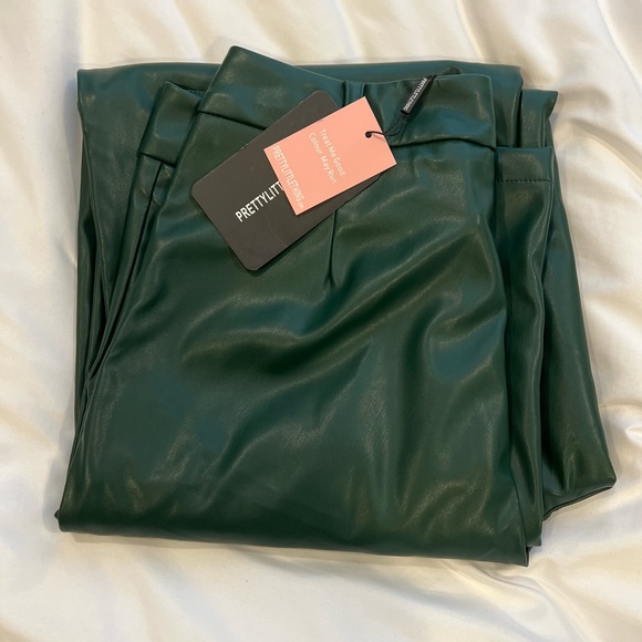 Bottle green faux leather straight pants - Picture 5 of 6